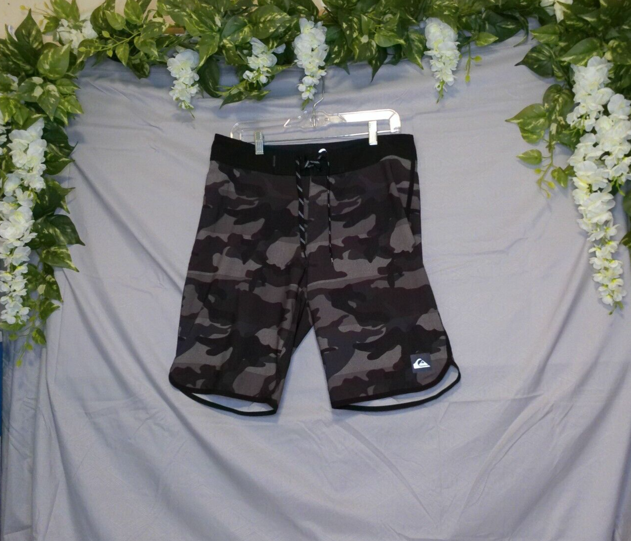 Men's QuikSIlver Drawstring Shorts with Back Pocket Black Camouflage S