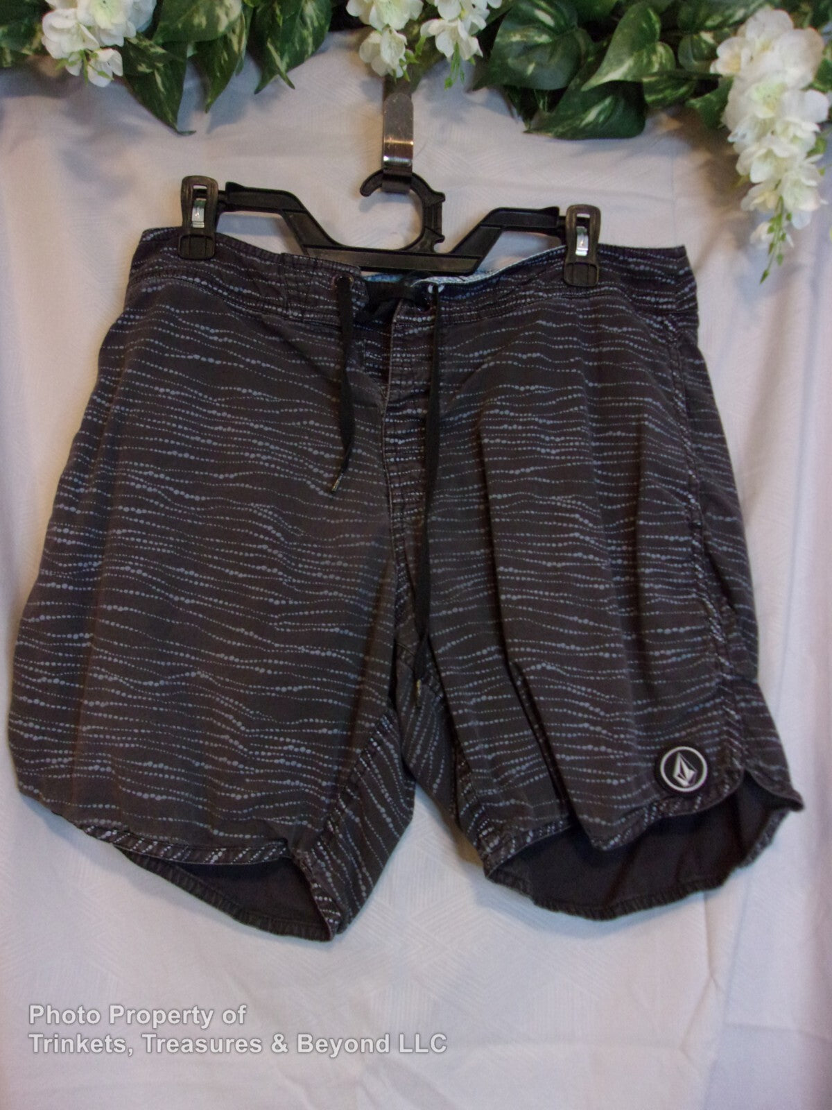 Men's Valcom Board Shorts Size 30 Dark Gray