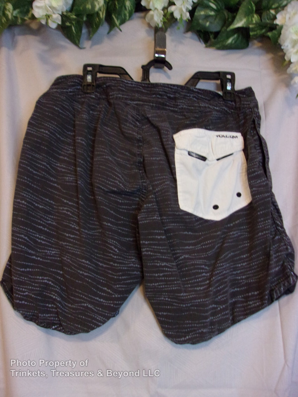 Men's Valcom Board Shorts Size 30 Dark Gray